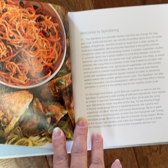 Spiral Vegetable Slicer and Spiral Cookbook Never used - Picture 7 of 13